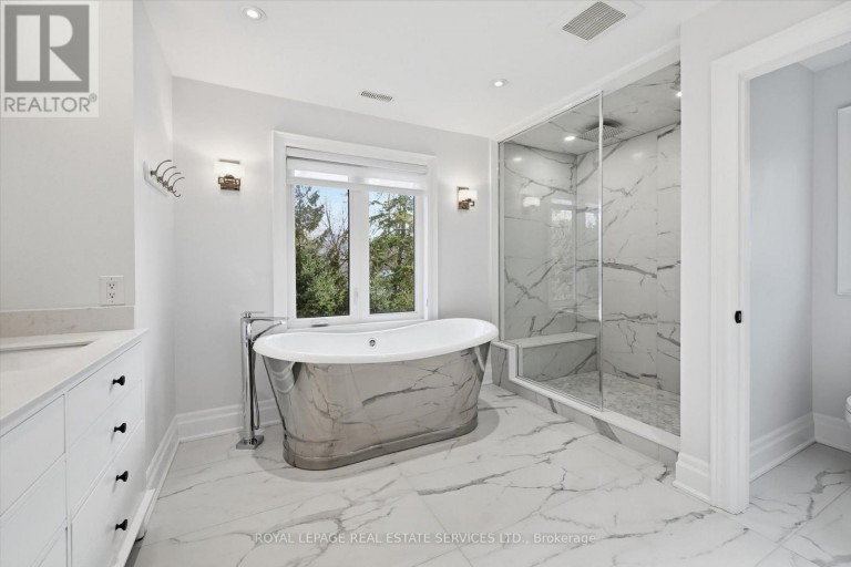 1601 VENETIA DRIVE, Oakville (SW Southwest), Ontario, L6L1K8