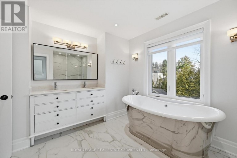 1601 VENETIA DRIVE, Oakville (SW Southwest), Ontario, L6L1K8