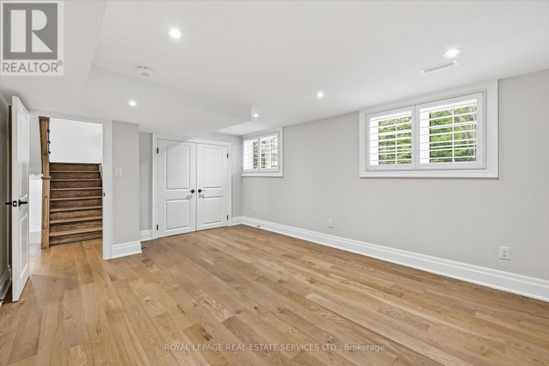 1601 VENETIA DRIVE, Oakville (SW Southwest), Ontario, L6L1K8