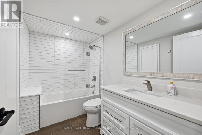 1601 VENETIA DRIVE, Oakville (SW Southwest), Ontario, L6L1K8