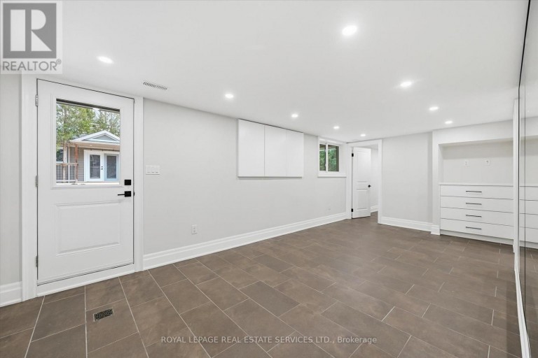 1601 VENETIA DRIVE, Oakville (SW Southwest), Ontario, L6L1K8