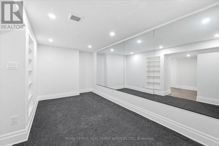 1601 VENETIA DRIVE, Oakville (SW Southwest), Ontario, L6L1K8