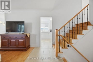 33 BELLEGLADE COURT Toronto (Humbermede) Ontario photo 10