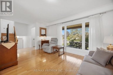 33 BELLEGLADE COURT Toronto (Humbermede) Ontario photo 12