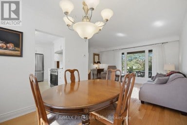 33 BELLEGLADE COURT Toronto (Humbermede) Ontario photo 16