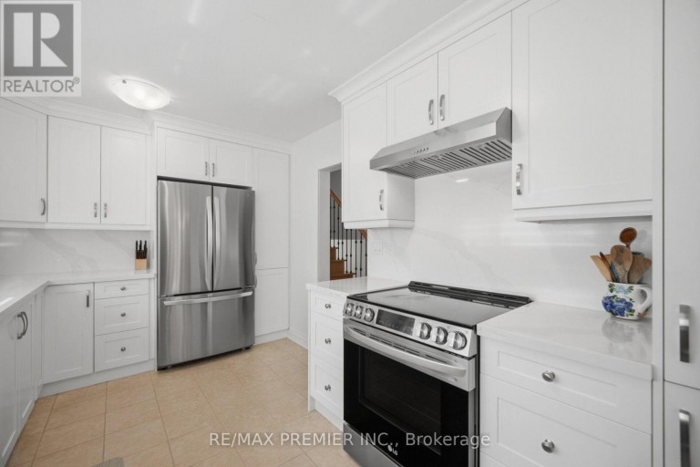 33 BELLEGLADE COURT, Toronto (Humbermede), Ontario, M9M2W3