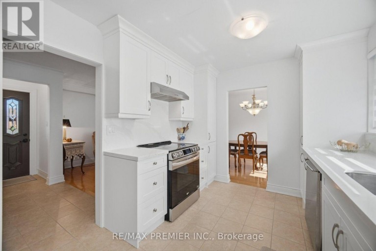 33 BELLEGLADE COURT, Toronto (Humbermede), Ontario, M9M2W3