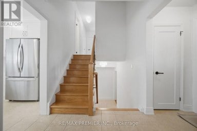 33 BELLEGLADE COURT Toronto (Humbermede) Ontario photo 21