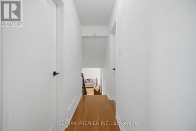 33 BELLEGLADE COURT Toronto (Humbermede) Ontario photo 22