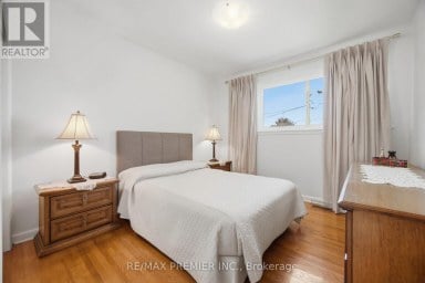 33 BELLEGLADE COURT Toronto (Humbermede) Ontario photo 23