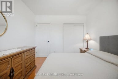 33 BELLEGLADE COURT Toronto (Humbermede) Ontario photo 24
