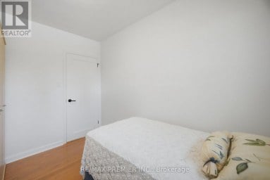 33 BELLEGLADE COURT Toronto (Humbermede) Ontario photo 29