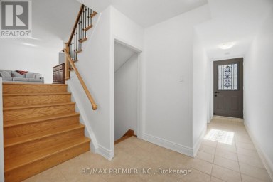 33 BELLEGLADE COURT Toronto (Humbermede) Ontario photo 32
