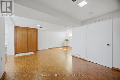 33 BELLEGLADE COURT Toronto (Humbermede) Ontario photo 34