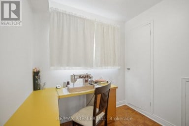 33 BELLEGLADE COURT Toronto (Humbermede) Ontario photo 41