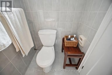 33 BELLEGLADE COURT Toronto (Humbermede) Ontario photo 44