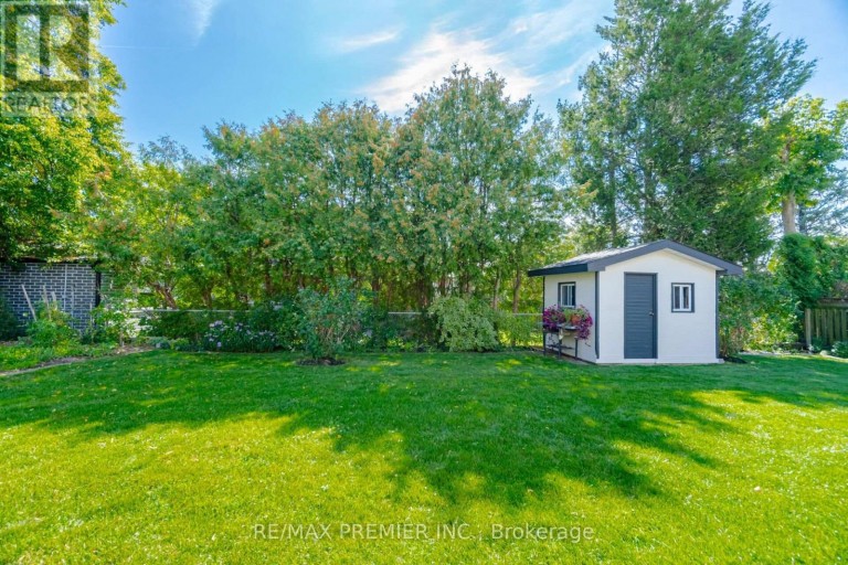 33 BELLEGLADE COURT, Toronto (Humbermede), Ontario, M9M2W3
