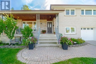 33 BELLEGLADE COURT Toronto (Humbermede) Ontario photo 5