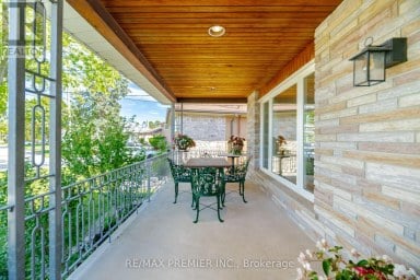 33 BELLEGLADE COURT Toronto (Humbermede) Ontario photo 6