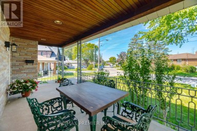 33 BELLEGLADE COURT Toronto (Humbermede) Ontario photo 7