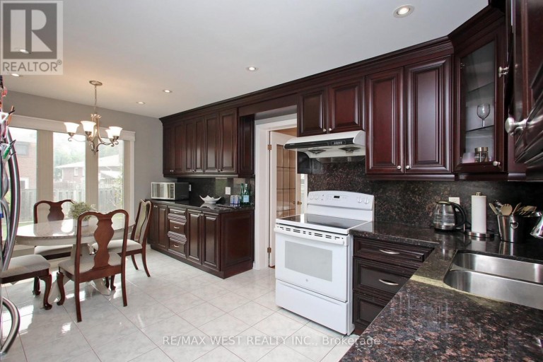540 LOUIS DRIVE, Mississauga (Cooksville), Ontario, L5B2N2