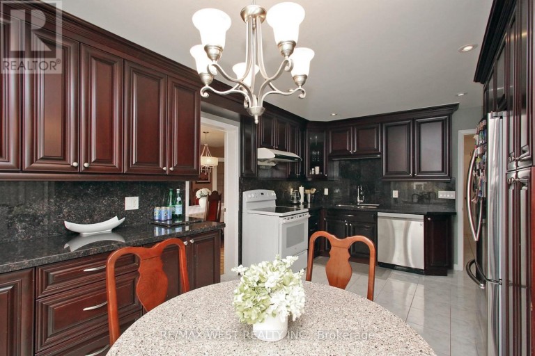 540 LOUIS DRIVE, Mississauga (Cooksville), Ontario, L5B2N2
