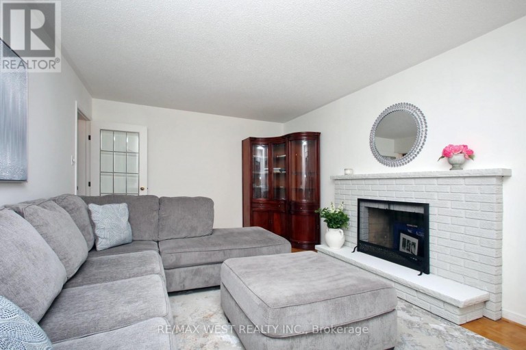 540 LOUIS DRIVE, Mississauga (Cooksville), Ontario, L5B2N2