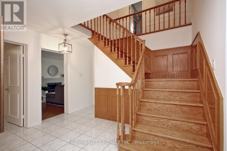 540 LOUIS DRIVE, Mississauga (Cooksville), Ontario, L5B2N2