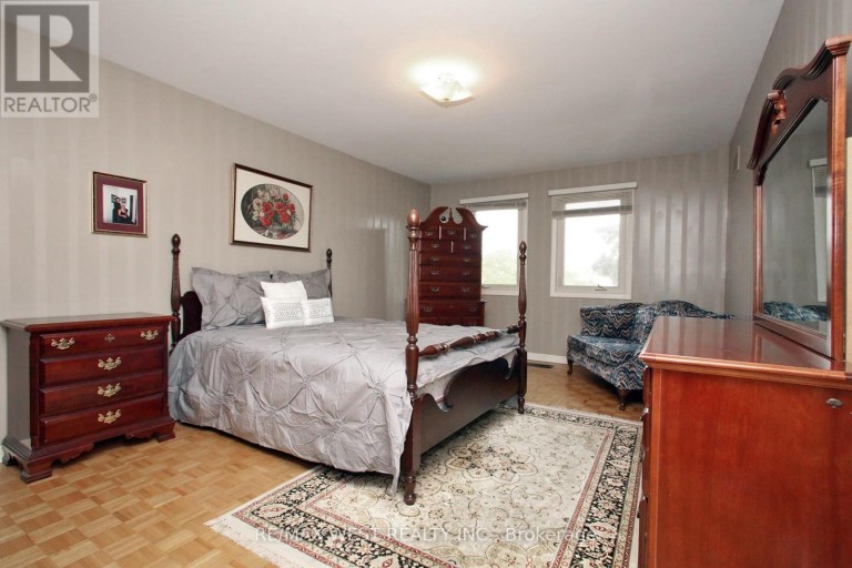540 LOUIS DRIVE, Mississauga (Cooksville), Ontario, L5B2N2
