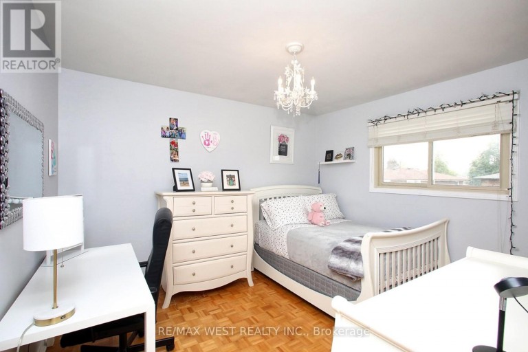 540 LOUIS DRIVE, Mississauga (Cooksville), Ontario, L5B2N2