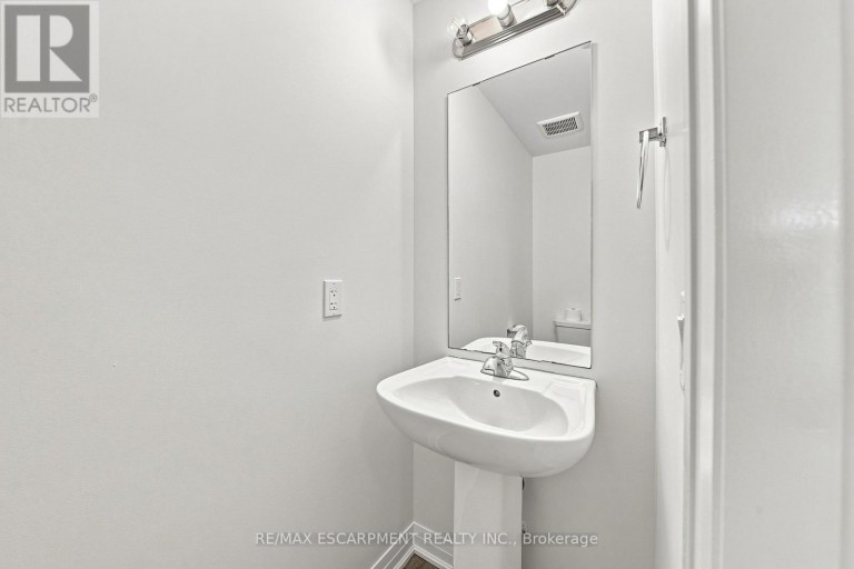 94 LAGUNA VILLAGE CRESCENT, Hamilton, Ontario, L0R1P0