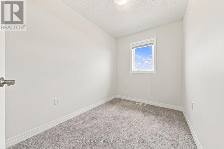 94 LAGUNA VILLAGE CRESCENT, Hamilton, Ontario, L0R1P0