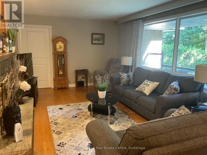 105 WELLINGTON STREET, Gravenhurst (Muskoka (S)), Ontario, P1P1B2