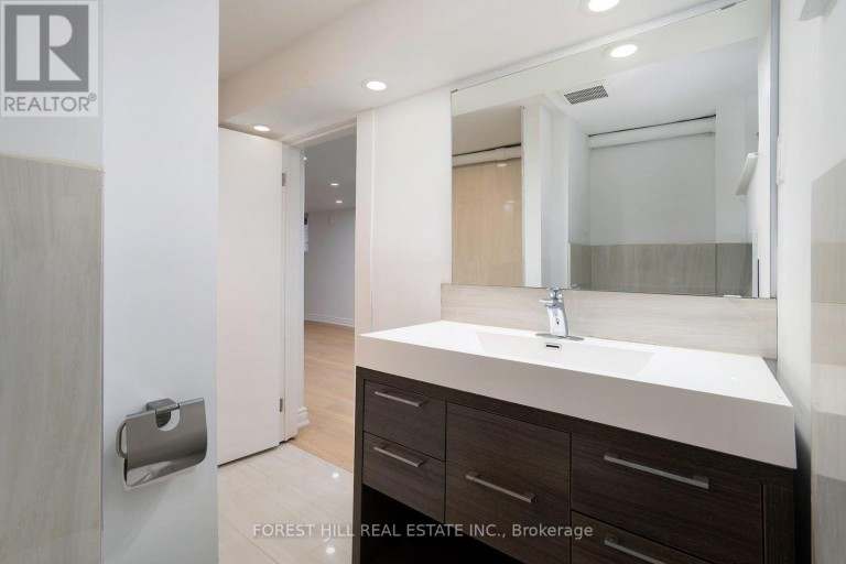 139 CRAIGHURST AVENUE, Toronto (Lawrence Park North), Ontario, M4K1K1