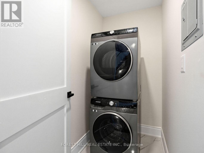 1 CRANSWICK LANE, Ajax (Central), Ontario, L1S0H8