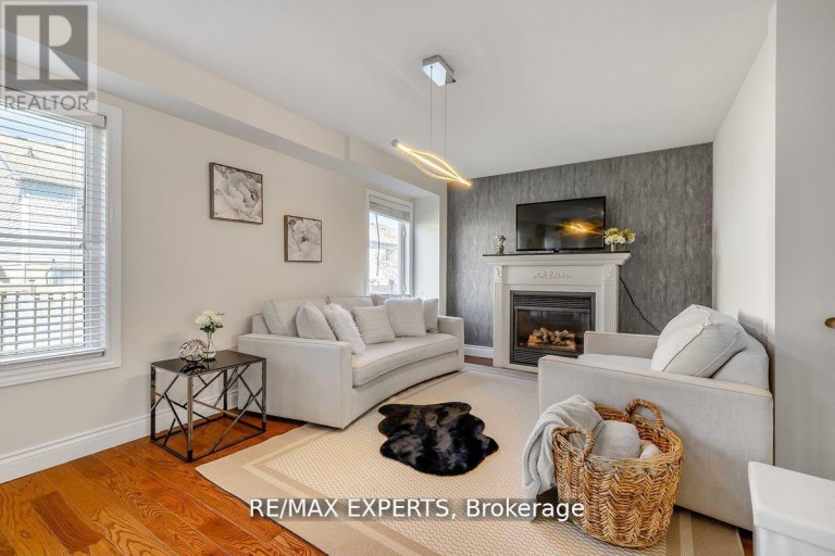 10 SNOWDEN AVENUE, Barrie (Innis-Shore), Ontario, L4M7H3