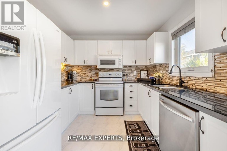 10 SNOWDEN AVENUE, Barrie (Innis-Shore), Ontario, L4M7H3