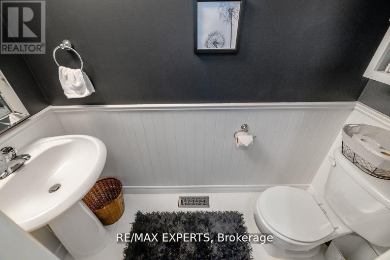 10 SNOWDEN AVENUE, Barrie (Innis-Shore), Ontario, L4M7H3