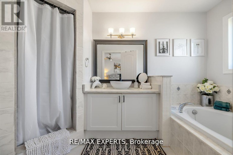 10 SNOWDEN AVENUE, Barrie (Innis-Shore), Ontario, L4M7H3