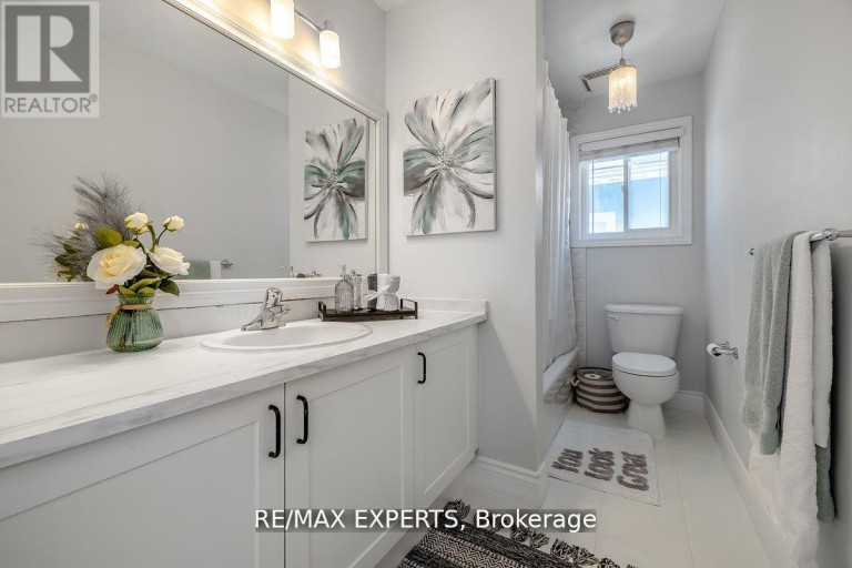 10 SNOWDEN AVENUE, Barrie (Innis-Shore), Ontario, L4M7H3