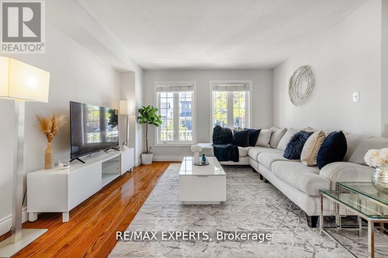 10 SNOWDEN AVENUE, Barrie (Innis-Shore), Ontario, L4M7H3