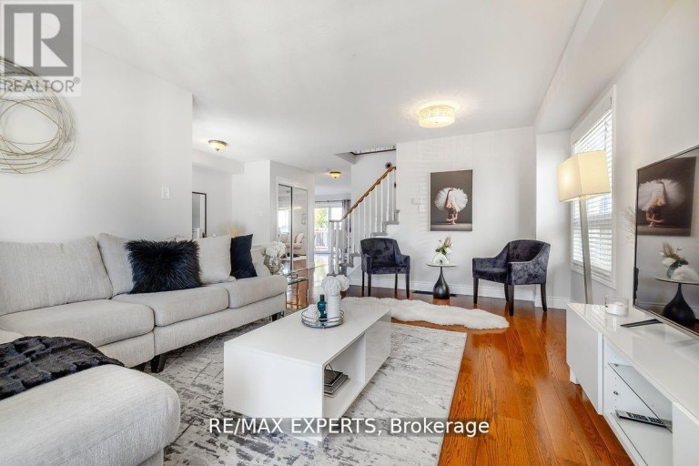 10 SNOWDEN AVENUE, Barrie (Innis-Shore), Ontario, L4M7H3