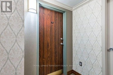 1102 - 812 BURNHAMTHORPE ROAD Toronto (Markland Wood) Ontario photo 10