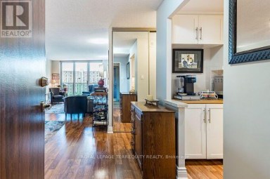 1102 - 812 BURNHAMTHORPE ROAD Toronto (Markland Wood) Ontario photo 11