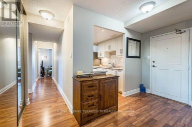 1102 - 812 BURNHAMTHORPE ROAD Toronto (Markland Wood) Ontario photo 12