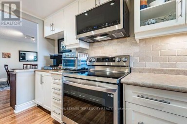 1102 - 812 BURNHAMTHORPE ROAD Toronto (Markland Wood) Ontario photo 15