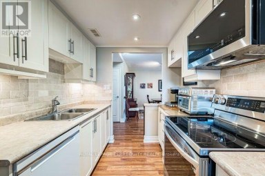 1102 - 812 BURNHAMTHORPE ROAD Toronto (Markland Wood) Ontario photo 17