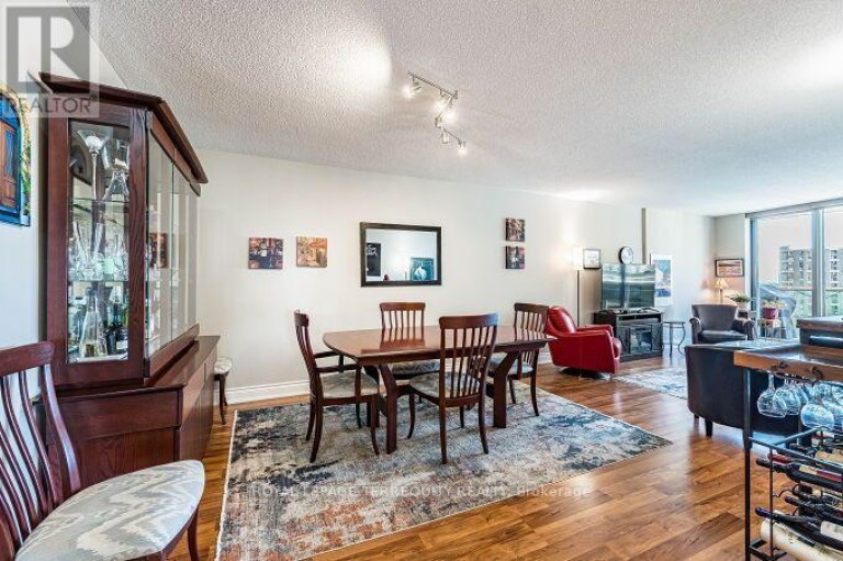 1102 - 812 BURNHAMTHORPE ROAD, Toronto (Markland Wood), Ontario, M9C4W1