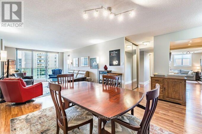 1102 - 812 BURNHAMTHORPE ROAD, Toronto (Markland Wood), Ontario, M9C4W1