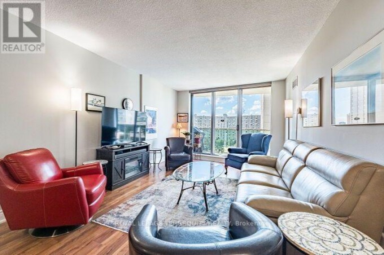1102 - 812 BURNHAMTHORPE ROAD, Toronto (Markland Wood), Ontario, M9C4W1